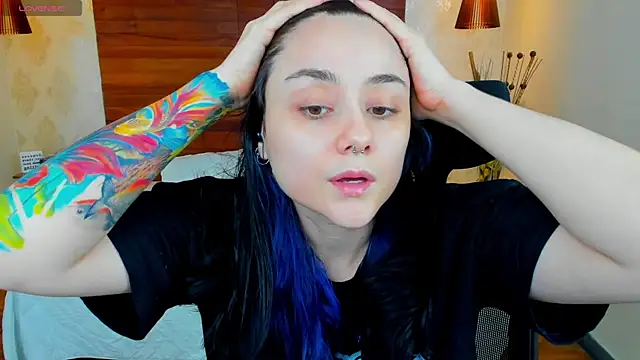 Snapshot of KatherineBond chatting on January 22, 8:38 pm KatherineBond online show from January 22, 8:38 pm