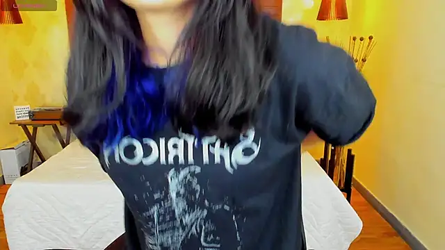 Snapshot of KatherineBond chatting on January 22, 11:43 pm KatherineBond online show from January 22, 11:43 pm
