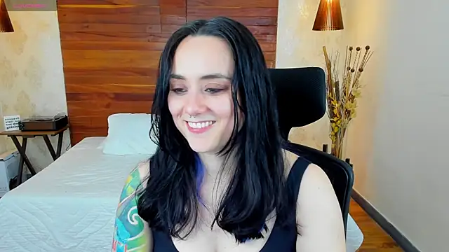 Snapshot of KatherineBond chatting on January 23, 11:05 pm KatherineBond online show from January 23, 11:05 pm
