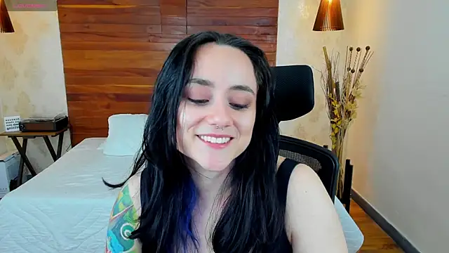 Snapshot of KatherineBond chatting on January 24, 2:07 am KatherineBond online show from January 24, 2:07 am
