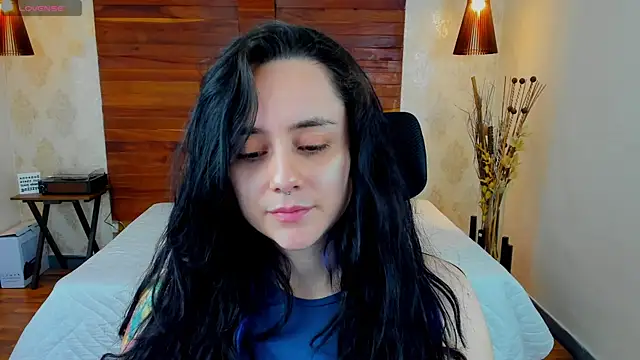 Snapshot of KatherineBond chatting on January 29, 12:22 am KatherineBond online show from January 29, 12:22 am