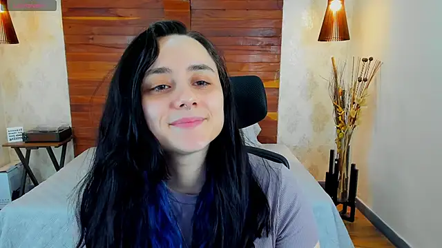 Snapshot of KatherineBond chatting on February 1, 9:40 pm KatherineBond online show from February 1, 9:40 pm