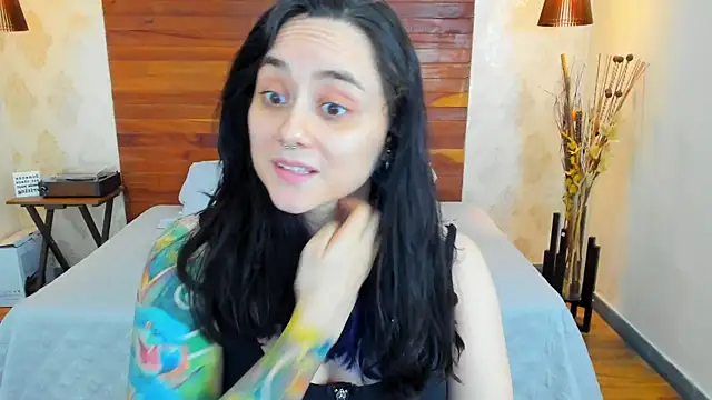Snapshot of KatherineBond chatting on February 4, 9:10 pm KatherineBond online show from February 4, 9:10 pm