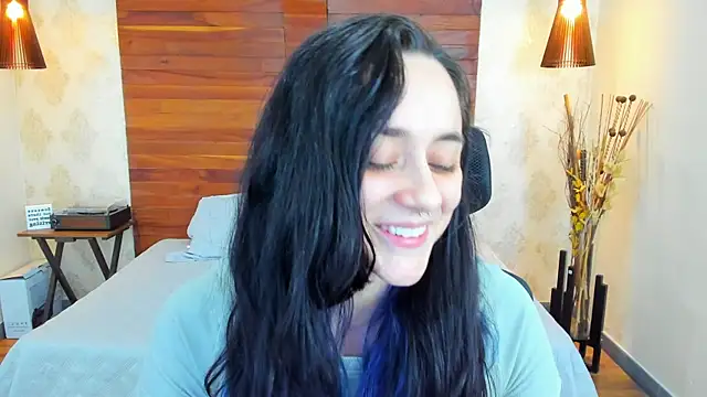 Snapshot of KatherineBond chatting on February 5, 12:20 am KatherineBond online show from February 5, 12:20 am