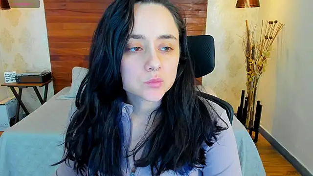 Snapshot of KatherineBond chatting on February 5, 8:46 pm KatherineBond online show from February 5, 8:46 pm