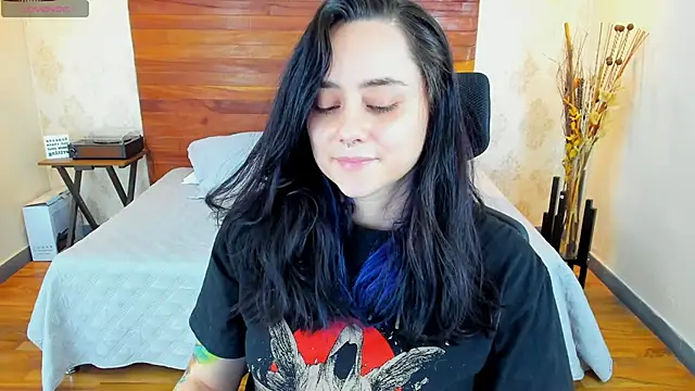 Snapshot of KatherineBond chatting on February 7, 8:53 pm KatherineBond online show from February 7, 8:53 pm
