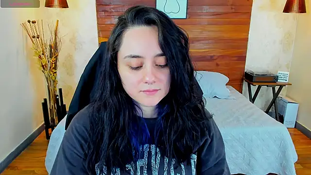 Snapshot of KatherineBond chatting on February 9, 12:06 am KatherineBond online show from February 9, 12:06 am