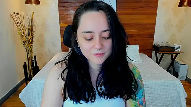 Snapshot of KatherineBond chatting on February 12, 12:16 am KatherineBond online show from February 12, 12:16 am