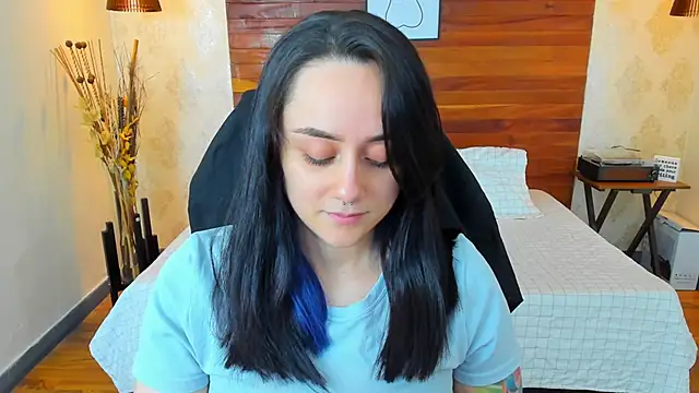 Snapshot of KatherineBond chatting on February 12, 8:18 pm KatherineBond online show from February 12, 8:18 pm