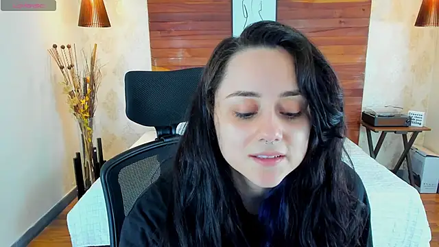 Snapshot of KatherineBond chatting on February 18, 7:52 pm KatherineBond online show from February 18, 7:52 pm
