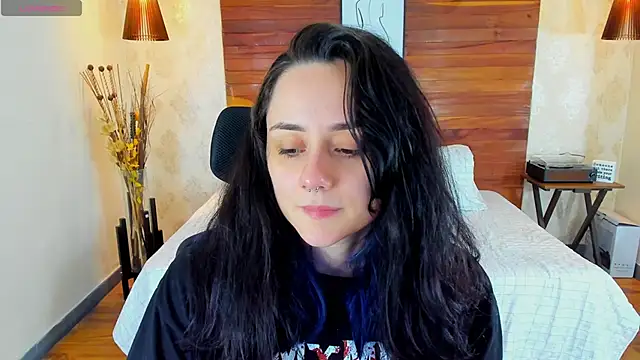 Snapshot of KatherineBond chatting on February 18, 11:08 pm KatherineBond online show from February 18, 11:08 pm