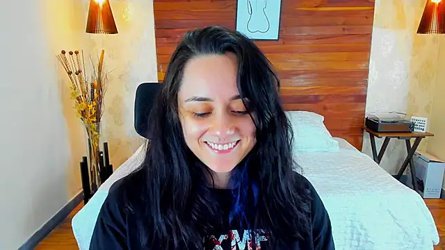 Snapshot of KatherineBond chatting on February 19, 2:12 am KatherineBond online show from February 19, 2:12 am