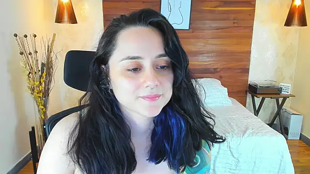 Snapshot of KatherineBond chatting on February 19, 9:58 pm KatherineBond online show from February 19, 9:58 pm