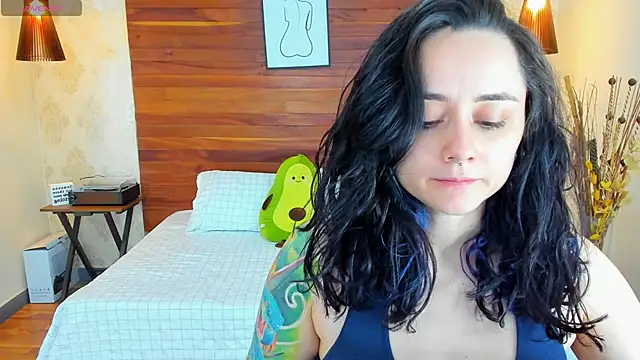 Snapshot of KatherineBond chatting on February 23, 5:39 pm KatherineBond online show from February 23, 5:39 pm