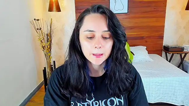 Snapshot of KatherineBond chatting on March 4, 9:22 pm KatherineBond online show from March 4, 9:22 pm