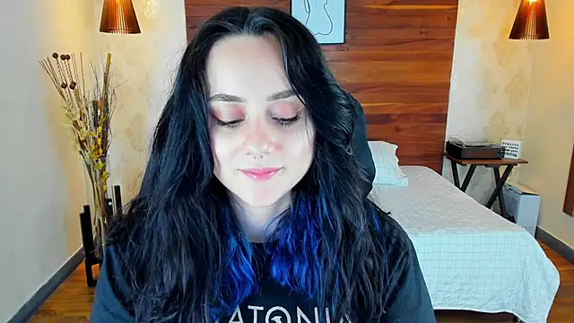 Snapshot of KatherineBond chatting on March 5, 11:16 pm KatherineBond online show from March 5, 11:16 pm