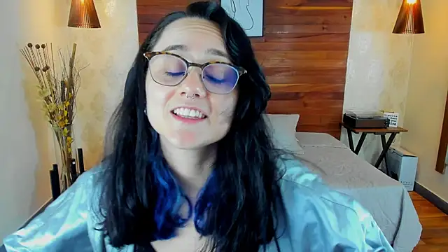 Snapshot of KatherineBond chatting on March 11, 11:59 pm KatherineBond online show from March 11, 11:59 pm