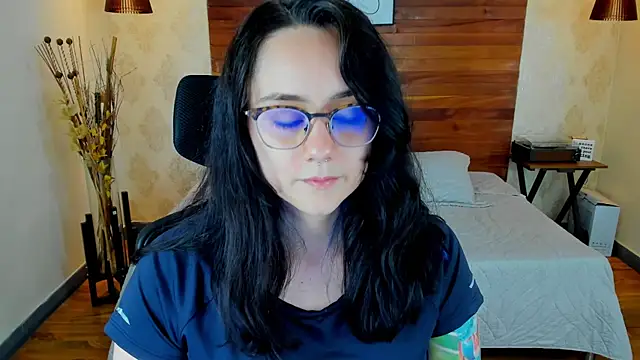 Snapshot of KatherineBond chatting on March 12, 11:01 pm KatherineBond online show from March 12, 11:01 pm