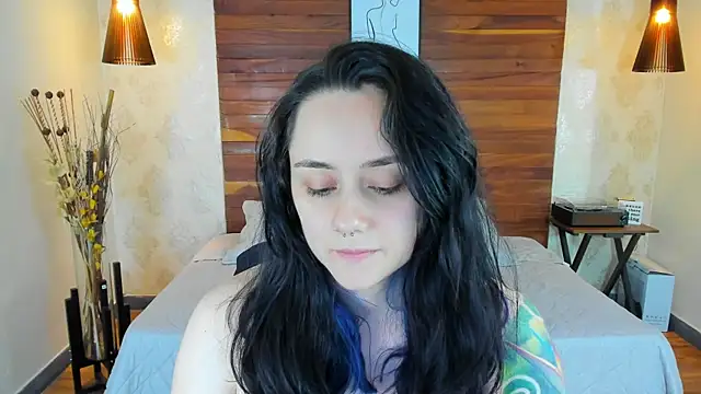 Snapshot of KatherineBond chatting on March 13, 8:22 pm KatherineBond online show from March 13, 8:22 pm