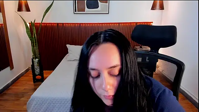 Snapshot of KatherineBond chatting on September 17, 7:59 pm KatherineBond online show from September 17, 7:59 pm
