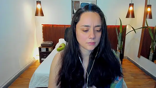 KatherineBond online show from February 16, 7:10 pm