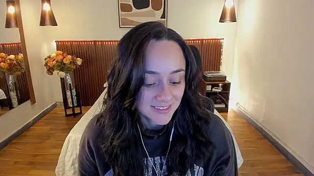 KatherineBond online show from June 18, 6:56 pm
