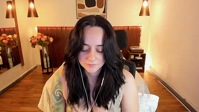 Snapshot of KatherineBond chatting on June 24, 7:02 pm KatherineBond online show from June 24, 7:02 pm