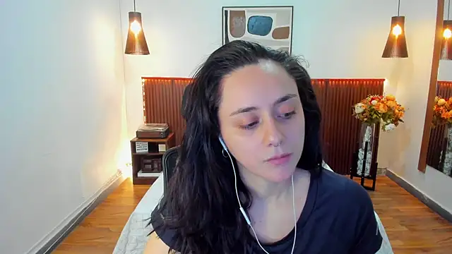 Snapshot of KatherineBond chatting on July 8, 4:00 pm KatherineBond online show from July 8, 4:00 pm