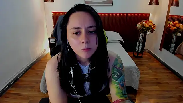 Snapshot of KatherineBond chatting on July 22, 4:54 pm KatherineBond online show from July 22, 4:54 pm