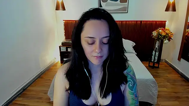 Snapshot of KatherineBond chatting on July 24, 6:17 pm KatherineBond online show from July 24, 6:17 pm