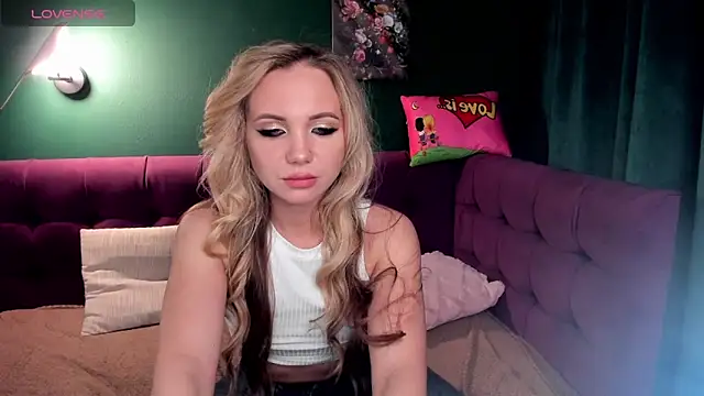 EvaMoran online show from February 6, 5:03 am