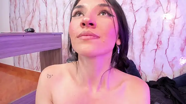 LILA ELLIOT online show from January 28, 11:07 pm