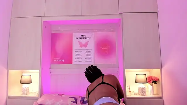 tamaraa smiith online show from September 25, 7:39 pm