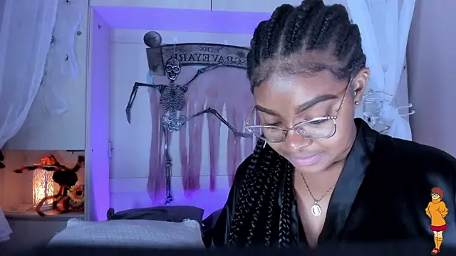 tamaraa smiith online show from October 18, 8:09 pm