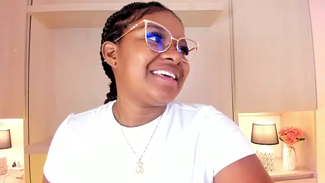 tamaraa smiith online show from November 1, 7:38 pm