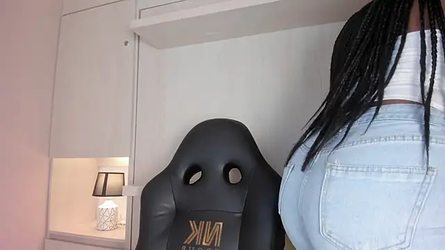 tamaraa smiith online show from March 4, 7:53 pm