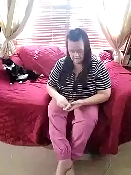 Snapshot of Bayou_Woman68 chatting on September 19, 6:19 pm Bayou Woman68 online show from September 19, 6:19 pm