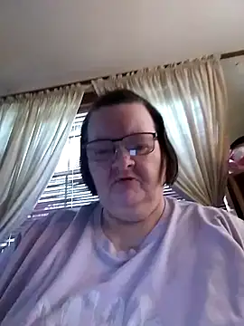 Snapshot of Bayou_Woman68 chatting on May 5, 3:31 pm Bayou Woman68 online show from May 5, 3:31 pm