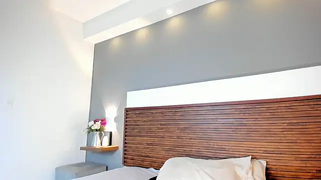 Adelehottman online show from September 12, 4:34 am