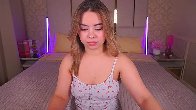 SusieWood online show from March 17, 9:02 pm