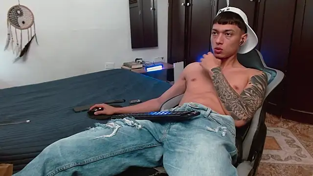 aaron blug online show from November 30, 2:32 pm