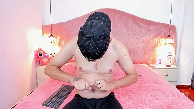 Derek and Skarlet online show from February 12, 2:56 pm