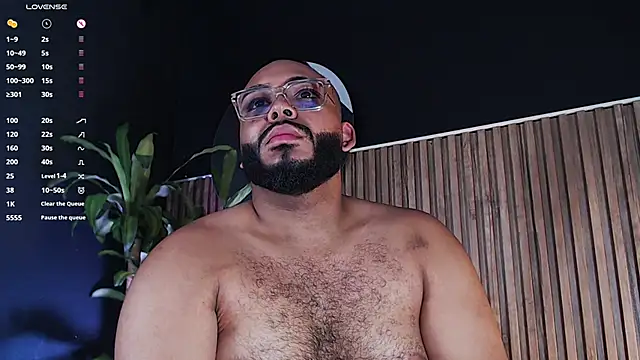 Snapshot of DilanJonnes_ chatting on December 24, 10:06 pm DilanJonnes online show from December 24, 10:06 pm