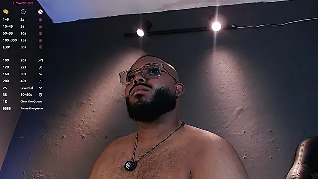 Snapshot of DilanJonnes_ chatting on March 3, 6:47 pm DilanJonnes online show from March 3, 6:47 pm