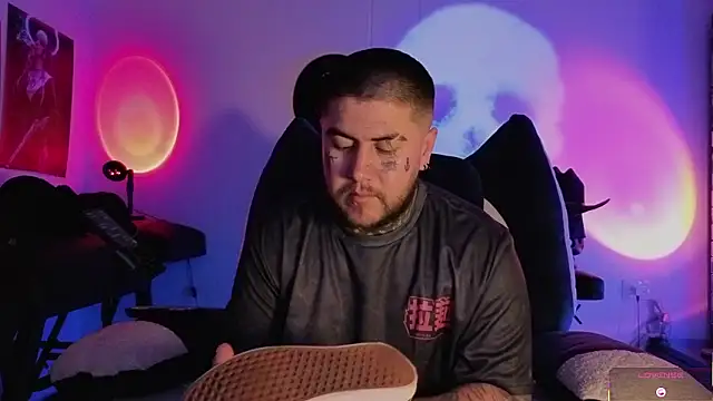 Ash gusbig online show from January 18, 3:54 am