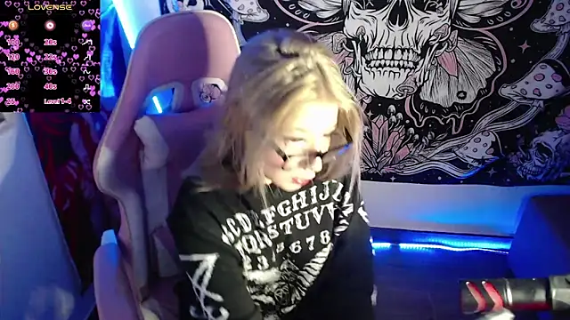 GamerCarrie online show from January 2, 5:35 am