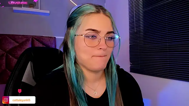 cattaleya    online show from January 12, 4:10 am