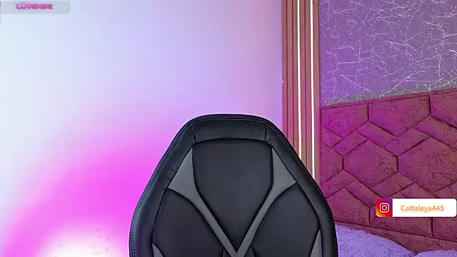 cattaleya    online show from March 14, 7:12 pm