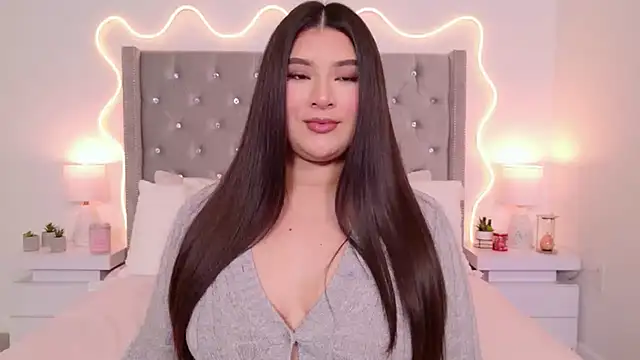 JuliaSUMMERS2022 online show from March 31, 10:32 pm