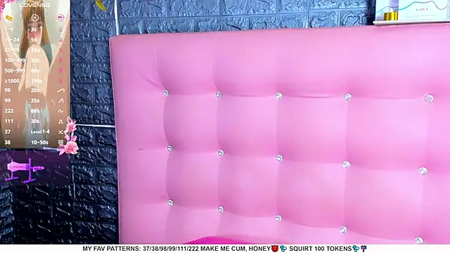 Snapshot of AriannaLewiis chatting on February 9, 1:33 am AriannaLewiis online show from February 9, 1:33 am